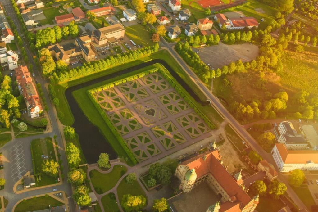 Ferienwohnung Schlossblick Гюстров Экстерьер фото